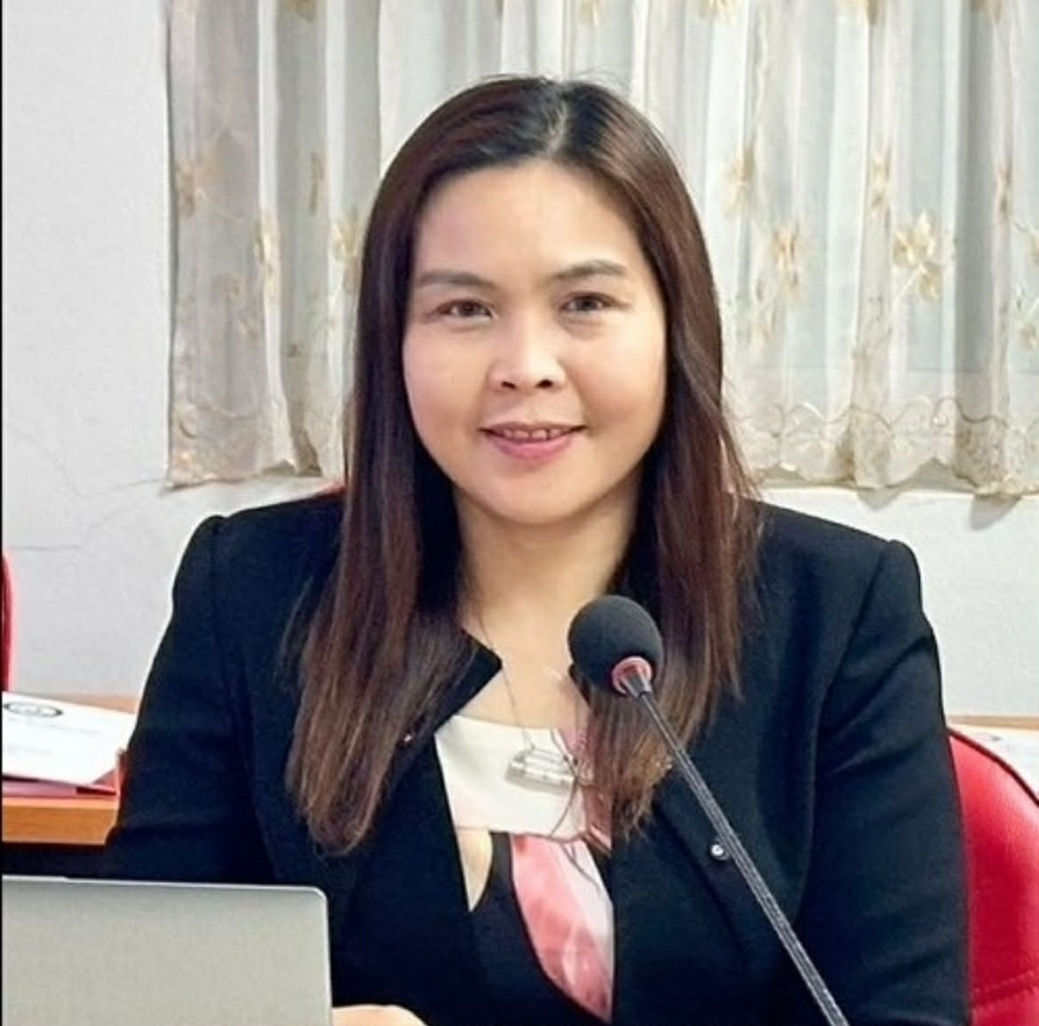 นาง จารุวรรณ เอกสะพัง