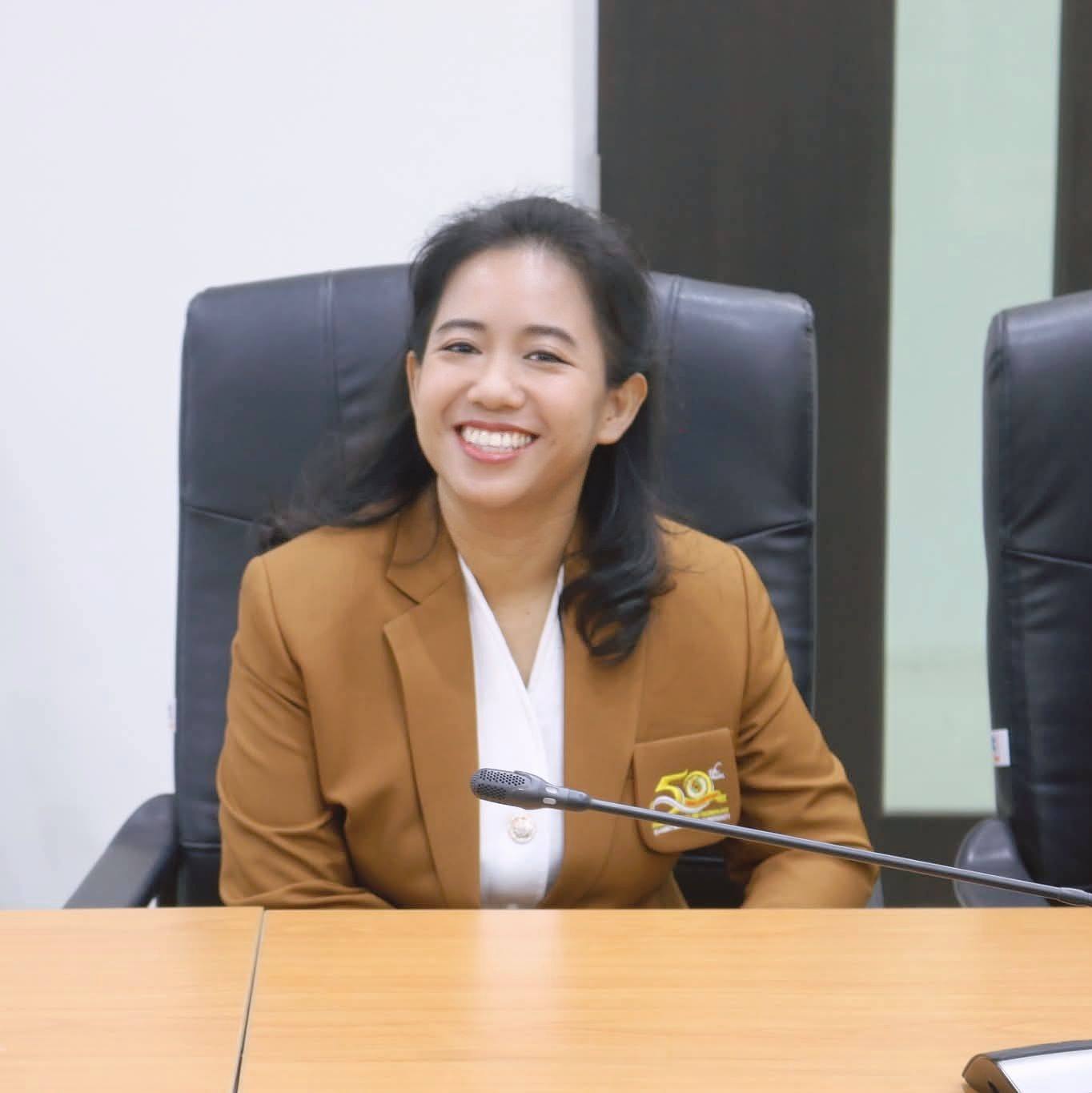 นางสาว ปภาวี รัตนธรรม